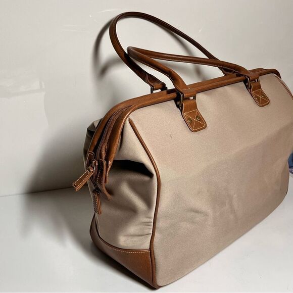 Frankie & Johnnie Brass Feet Weekender Bag  | - Picture 4 of 9